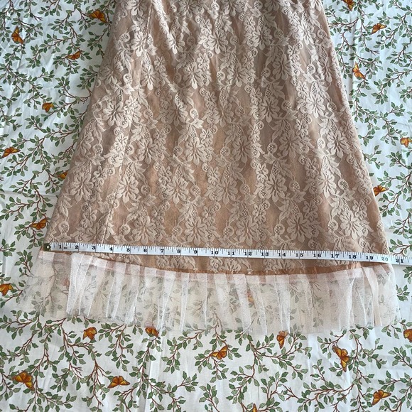 Women’s Lace Pencil Skirt - Picture 4 of 5